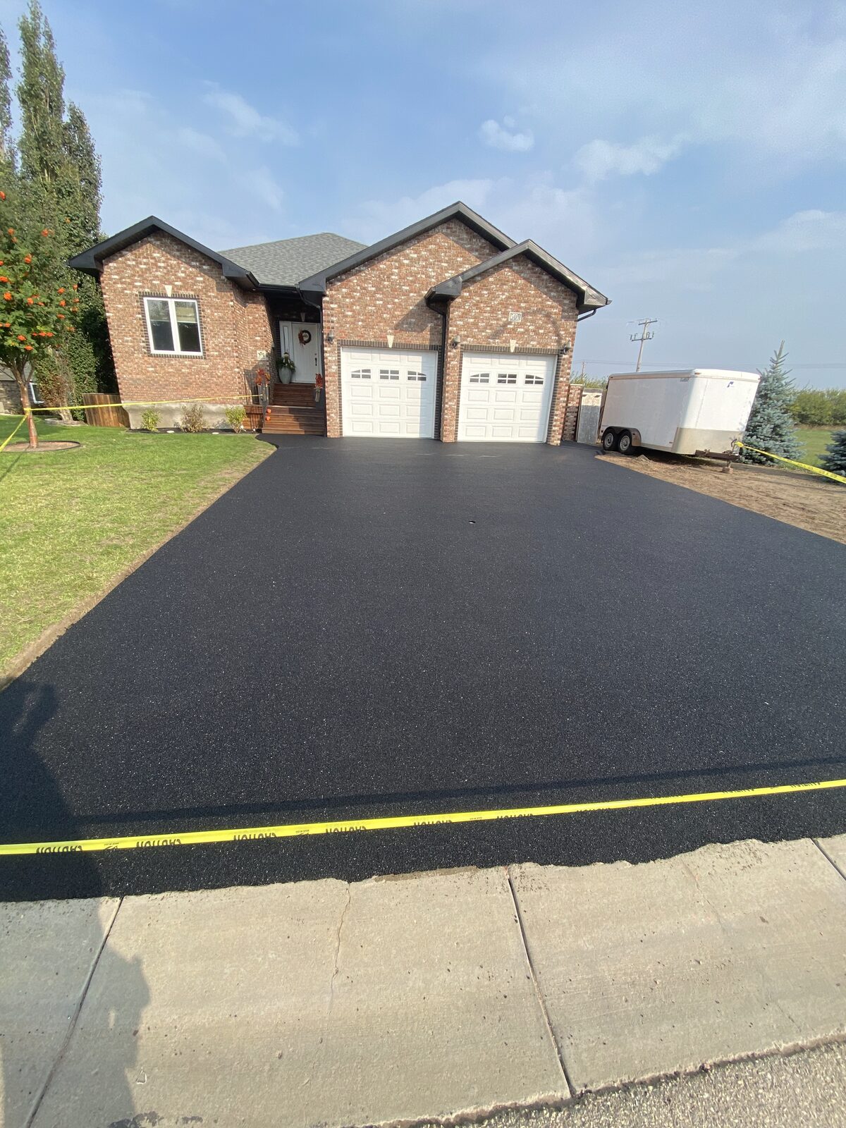 Black rubber driveway with true-colour finish